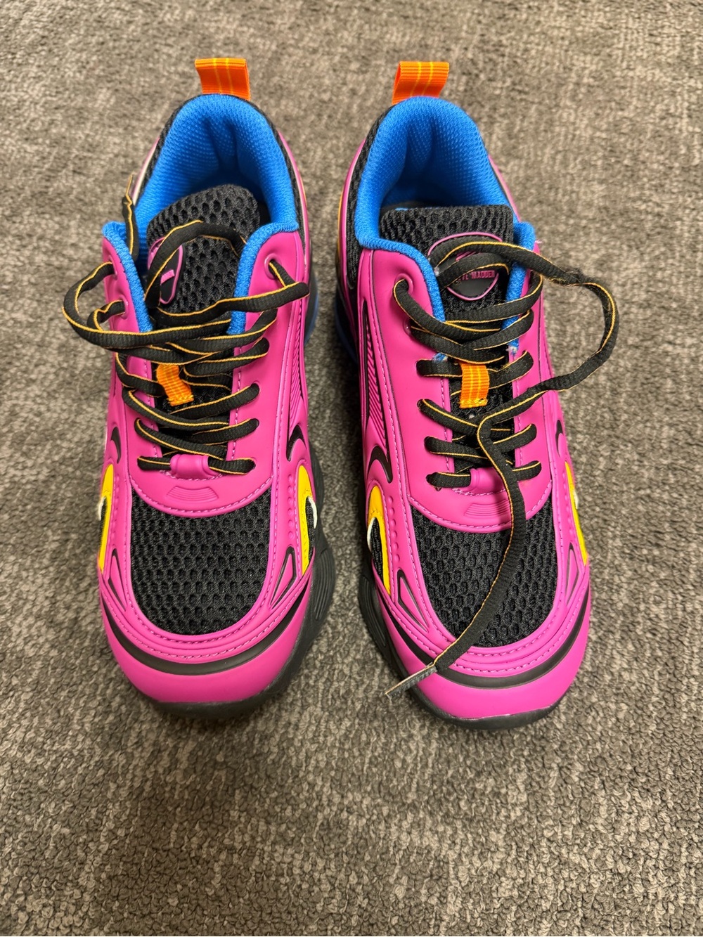 Steve Madden Neon Sanders Sneaker Ladies 7.5